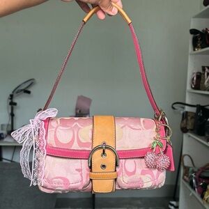 Vintage Coach Soho Flap Pink Optic Shoulder Bag 🎀🩷